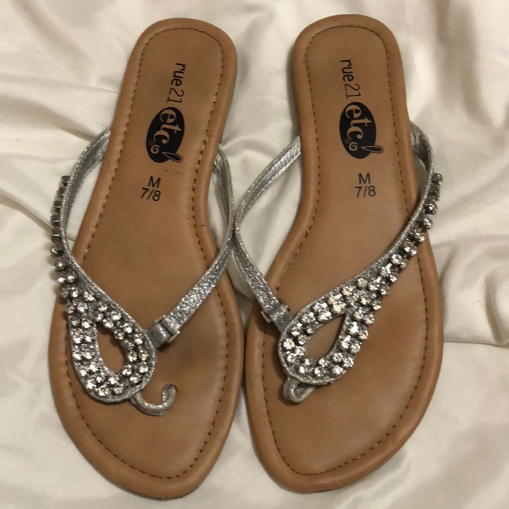 Women’s bling flip flops